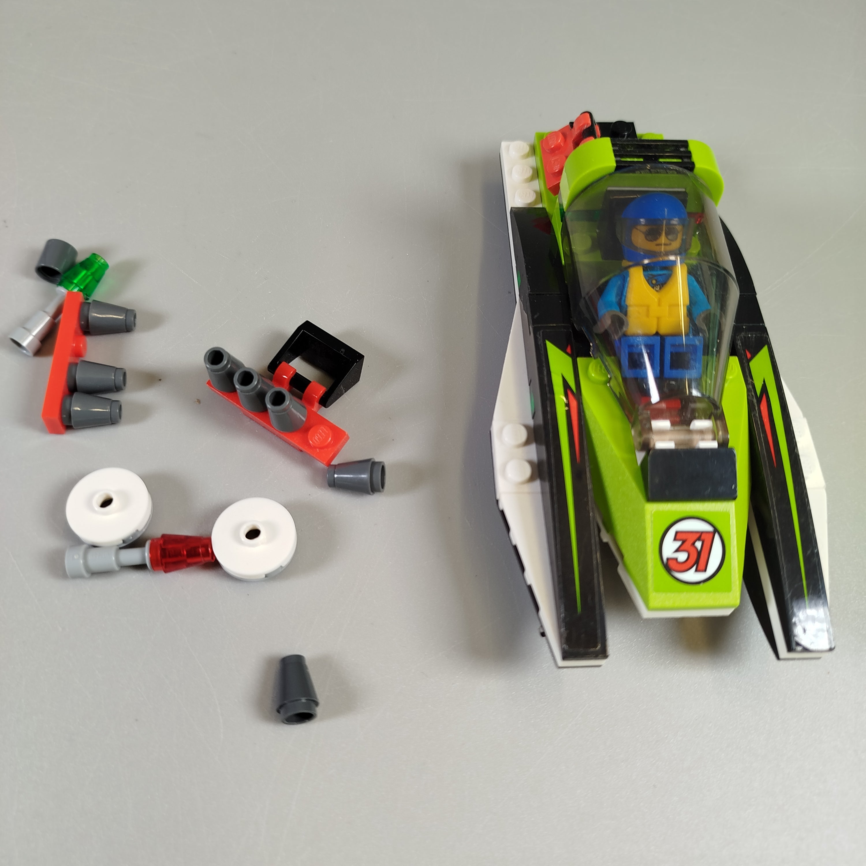 LEGO Speedboot Set R31 – mit Minifigur & Zubehör